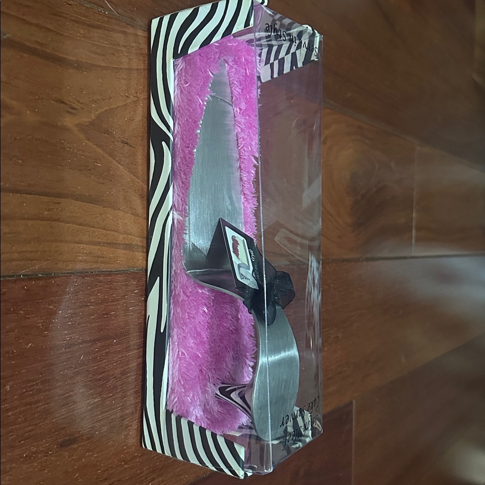 High Heel Cake Server in Hot Pink